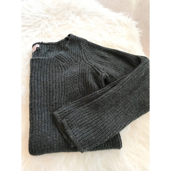 Merona Sweaters - Knit Merona Sweater Size Medium